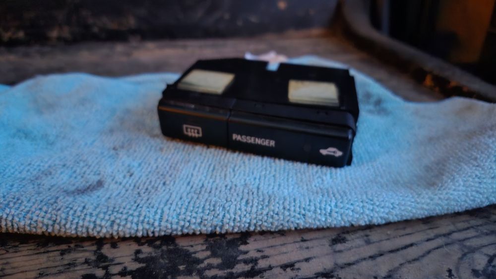 Buton dezaburire / airbag -  Toyota Avensis T25