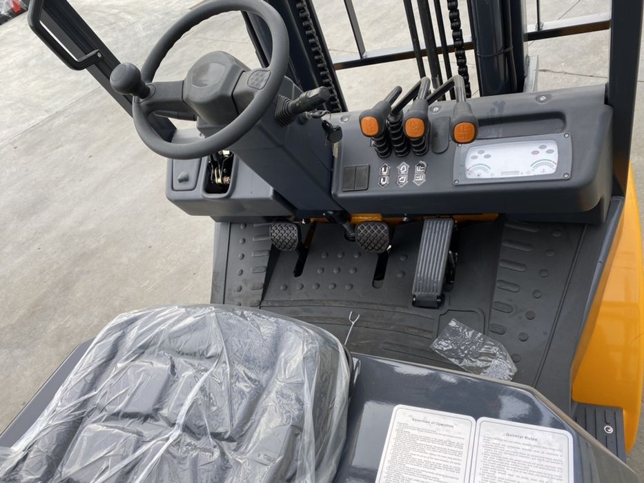 Motostivuitor / Stivuitor Diesel NOU 3,5T Garantie 3 ani + service!