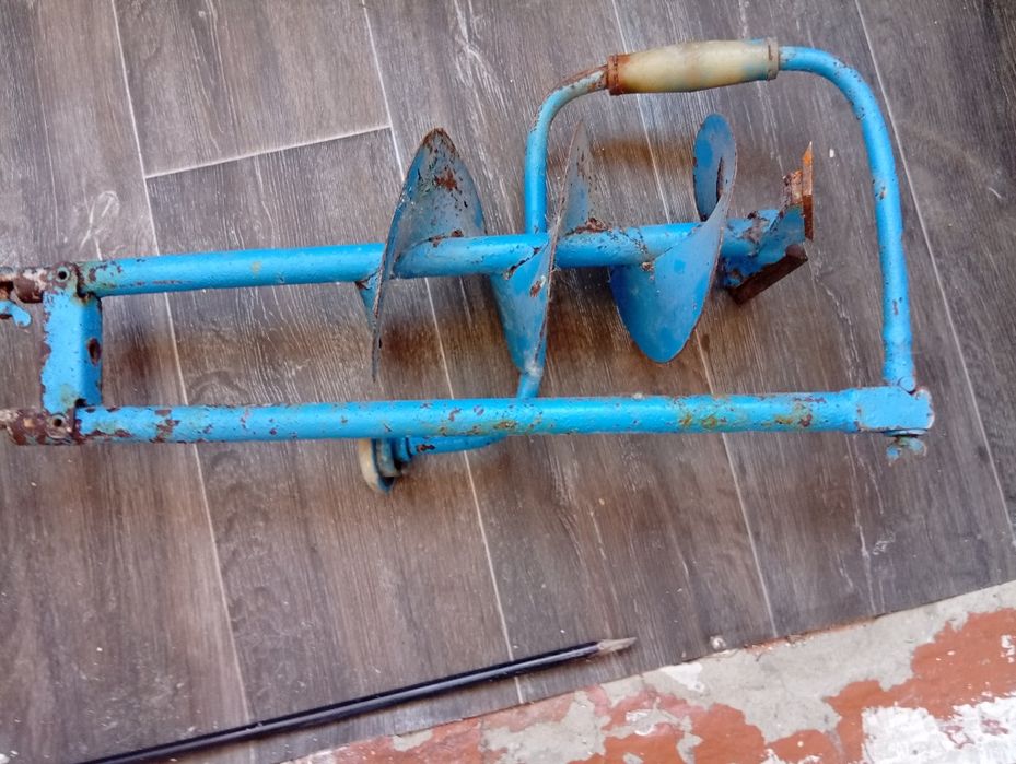 Продам ледобур для рыбалки