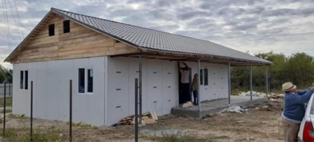 Vand casa modulara 10m/10m la cheie