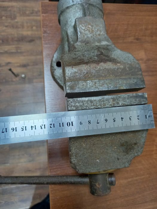 тиски слесарные тиска