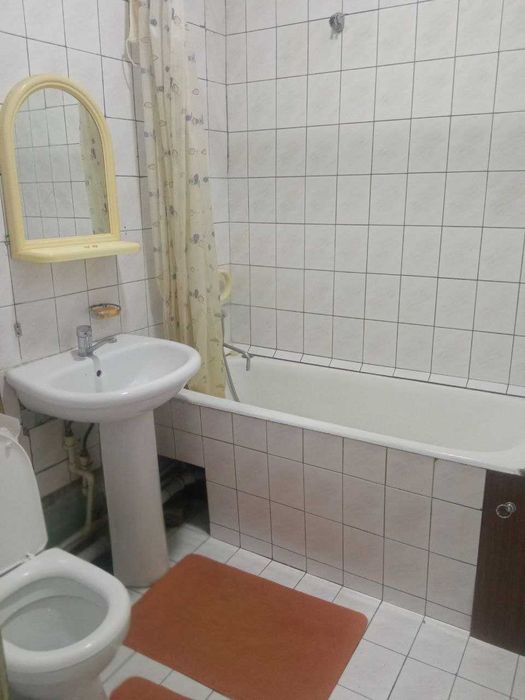 Xazaykasiz Oybek metro yonida kvartira,  metrogacha 1 min yo'l.