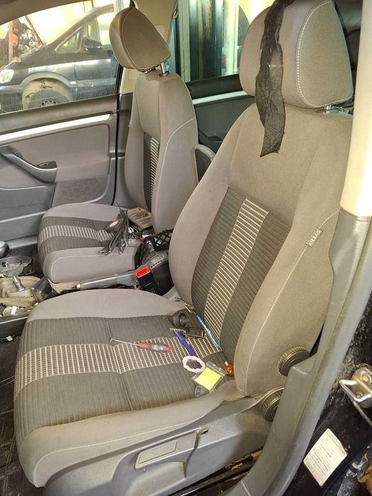 Vând golf 5 pt dezmembrare