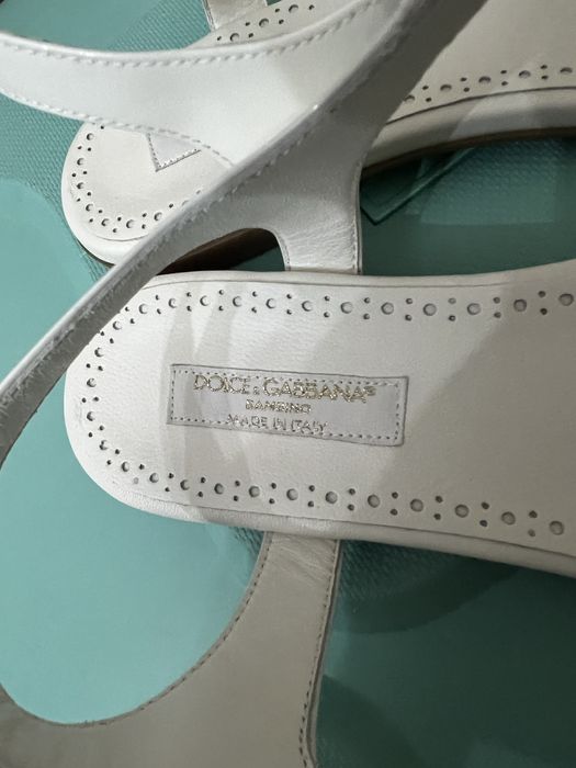 Обувь для девочки , новая .