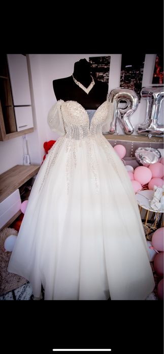 Vand rochie de mireasa