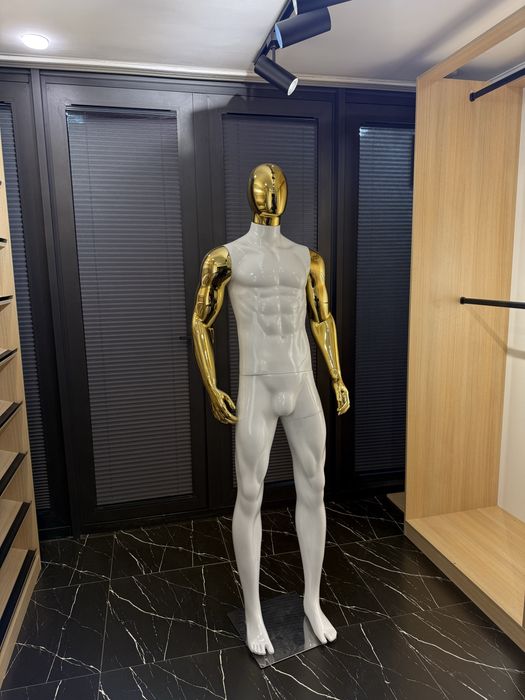 Maniken sotiladi Mujskoy kiyim dokon uchun