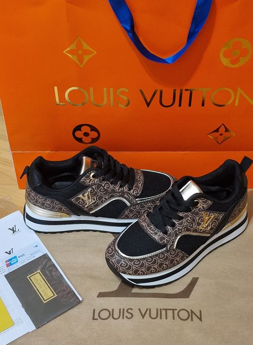 Adidasi Louis Vuitton, logo metalic auriu, saculet, etichetă