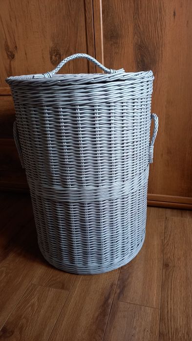 Плетеная корзина для белья
