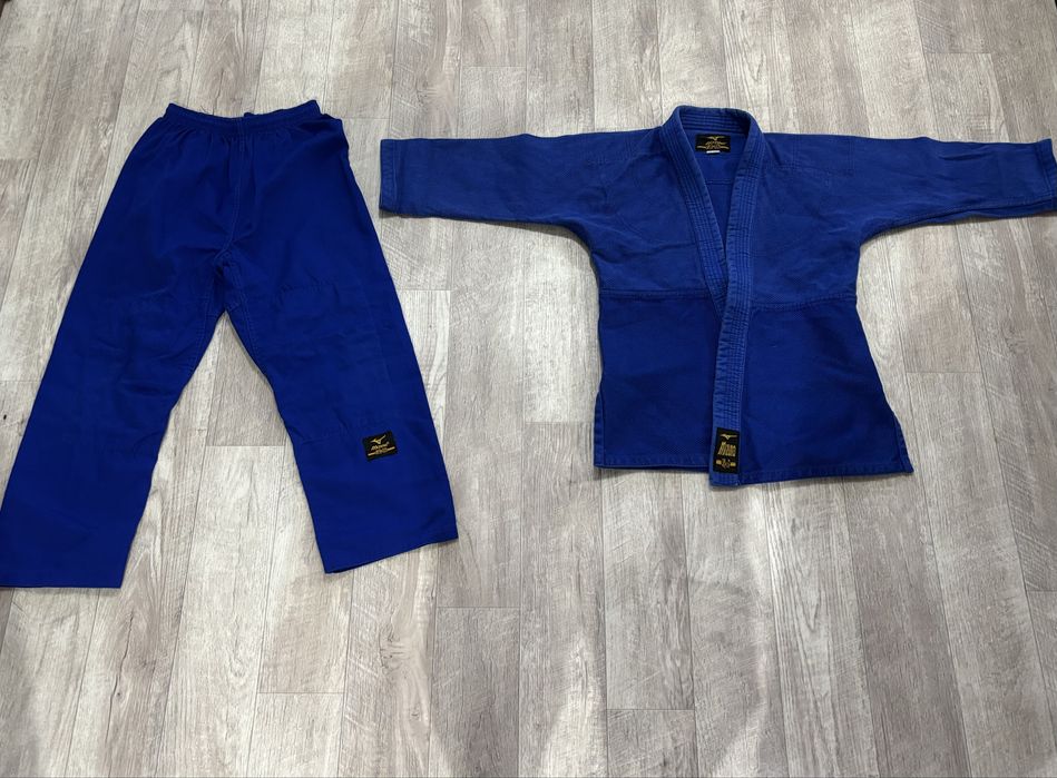 Продам кимано от Mizuno рост 150