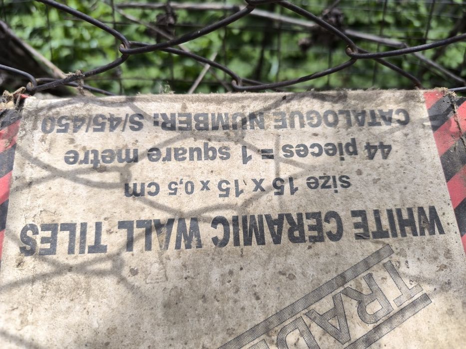 Бели керамични плочки