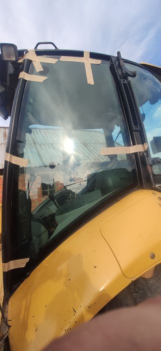 Стекла на погрузчики - экскаваторы cat и другие