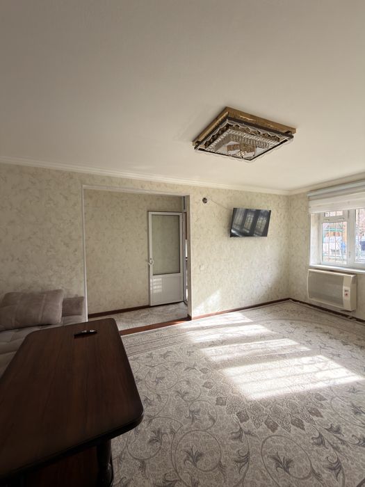 Продаётся уютная 2-комнатная квартира на 1 этаже.