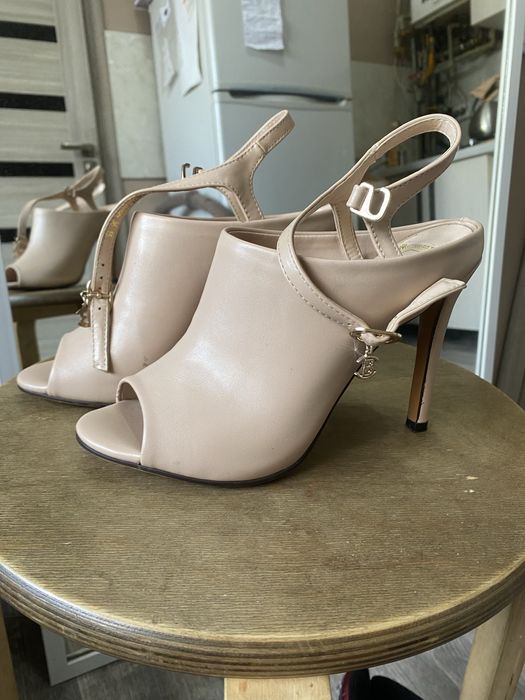 Босоножки летние. Бежевые