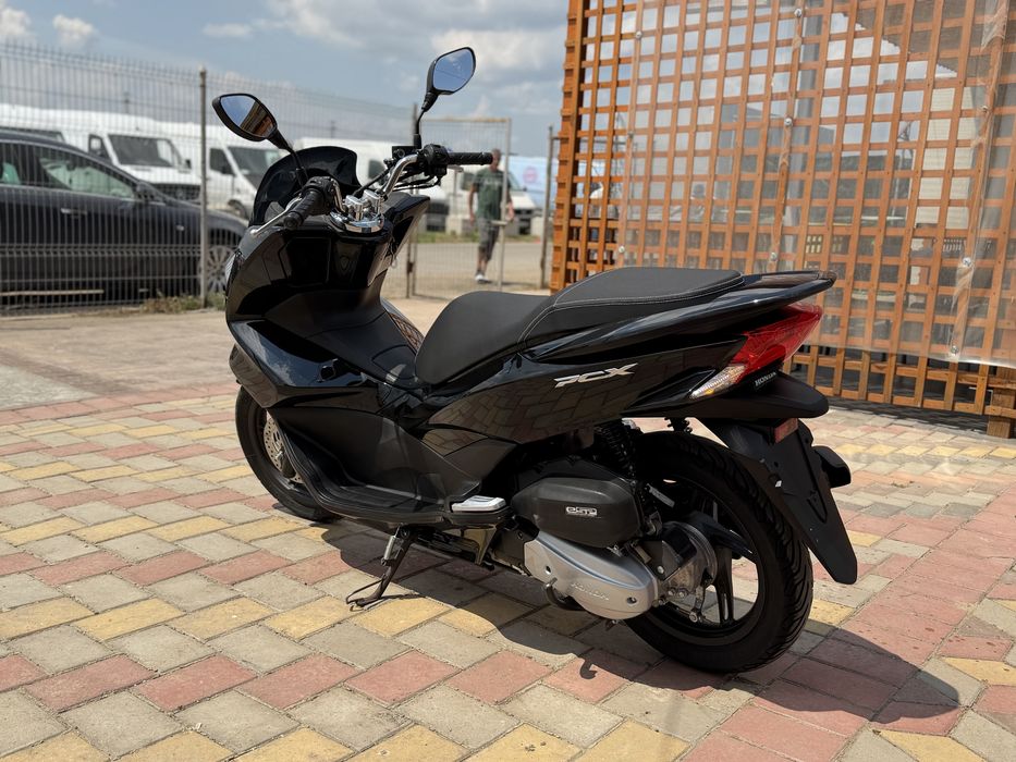 Honda pcx 125 i 2017 ,permis categoria b 5000 km