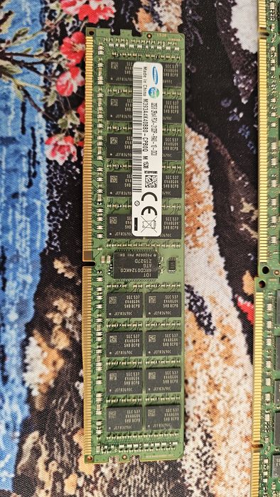 Vând modul 32 GB DDR4 server ECC
