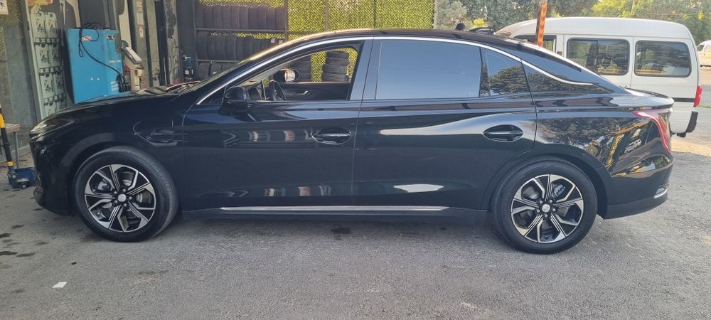 Hongqi E-QM5 TOZZA 24 yil