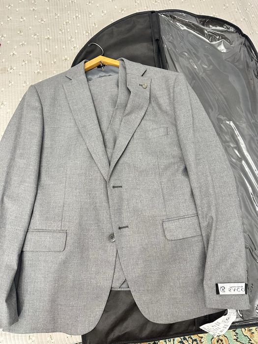 Костюмы и пиджаки