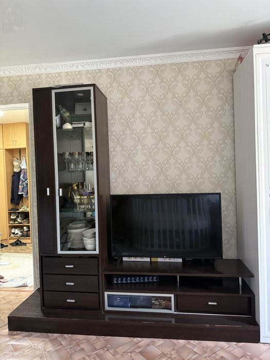 Продаю мебельную стенку / горку для гостиной