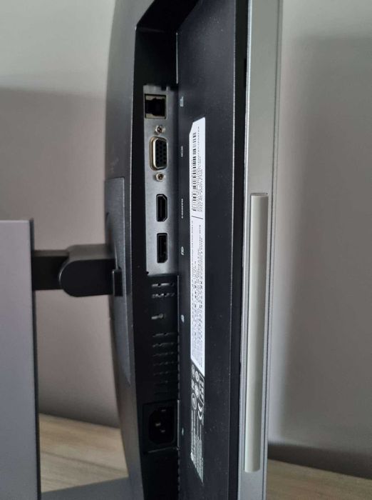Монитори Samsung и HP 24 инча, FullHD, IPS