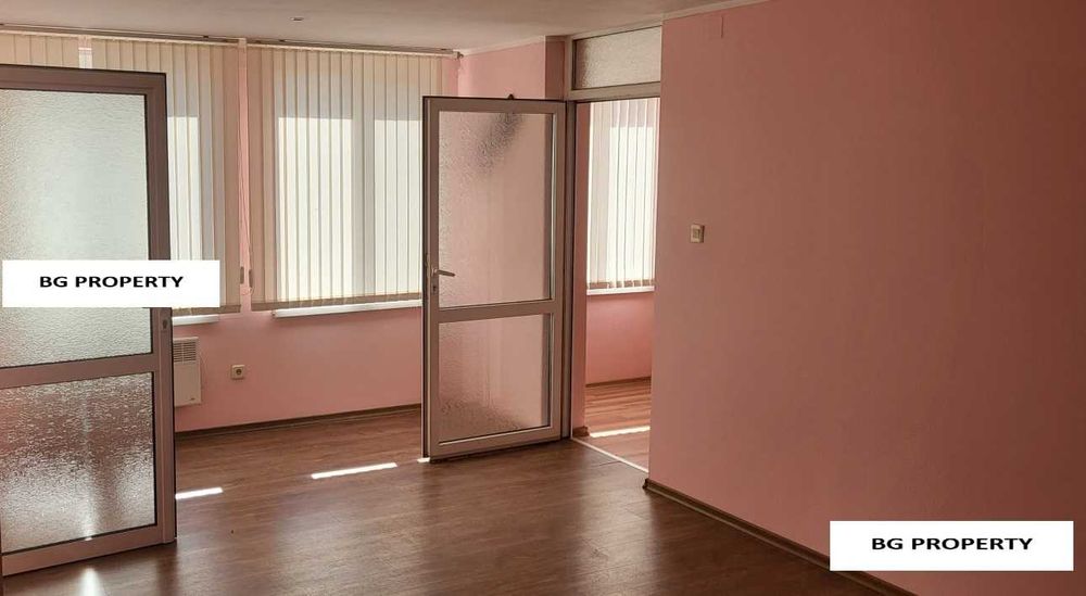 Склад помещение с Голям Двор! Лесна локация