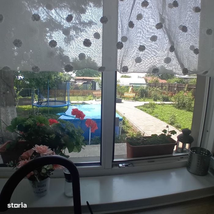 Casă cu 3 camere, curte și mansardă utilizabilă