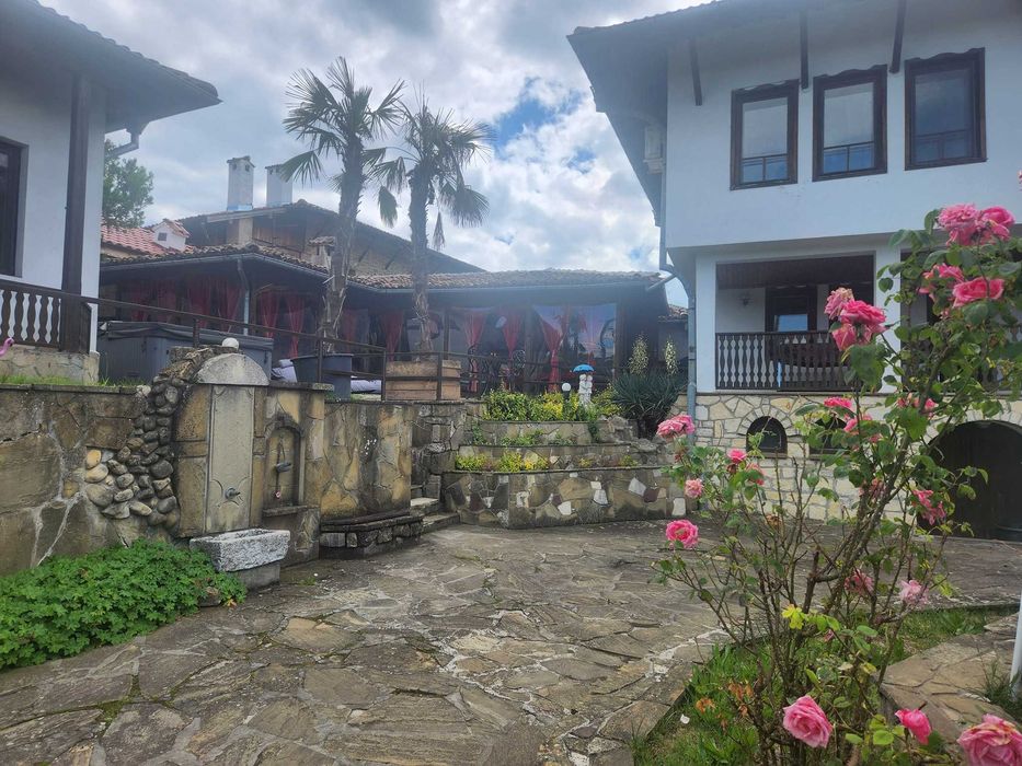 Дава се под наем Къща в с. Арбанаси, Област Велико Търново - 625 кв.м за 1495.83 € - Снимка #1