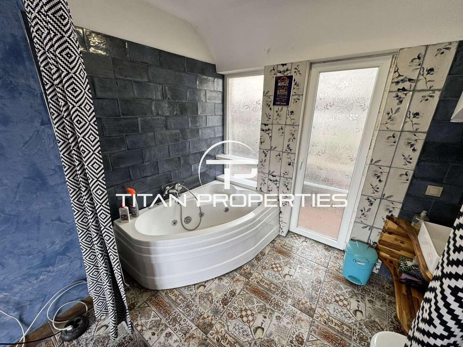 Тристаен апартамент в ж.к Възраждане