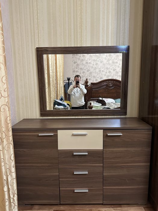 Комод с зеркалом