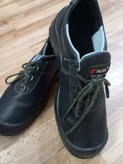 Продам рабочие летние ботинки. Новые.