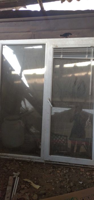 Прозорец с щора.