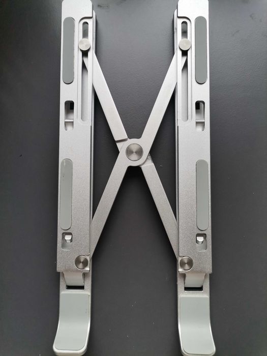 Стойка за лаптоп