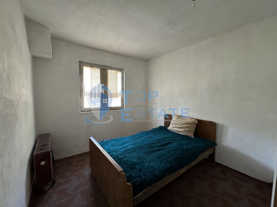 Масивна тухлена къща с прекрасна панорамна гледка в с. Габровци, обла