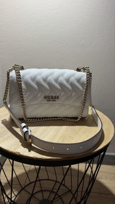 Бяла чанта Guess