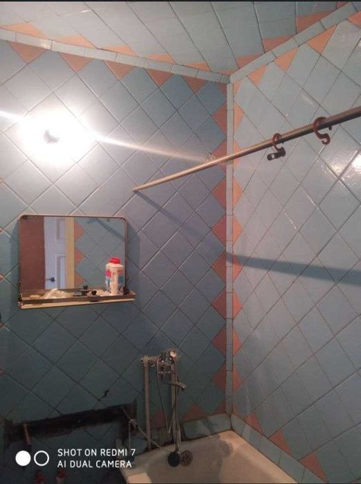 5ти комнатная квартира, без ремонта на районе Мархабо