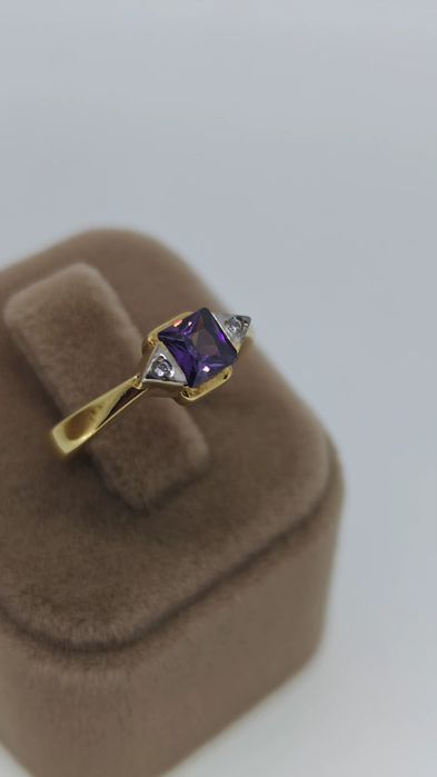 Inel aur 18k 3.38gr cu diamante și ametist (r)