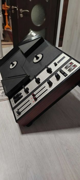 Magnetofon Tesla B93 stereo