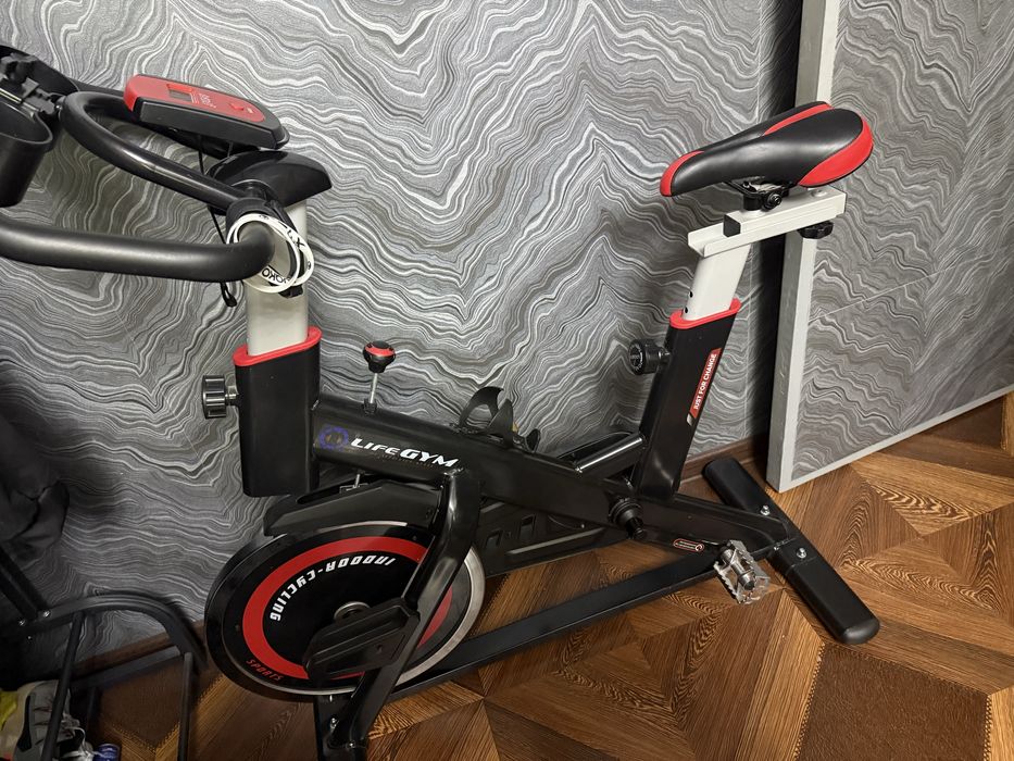 Продается велотреножор в отличном состояние