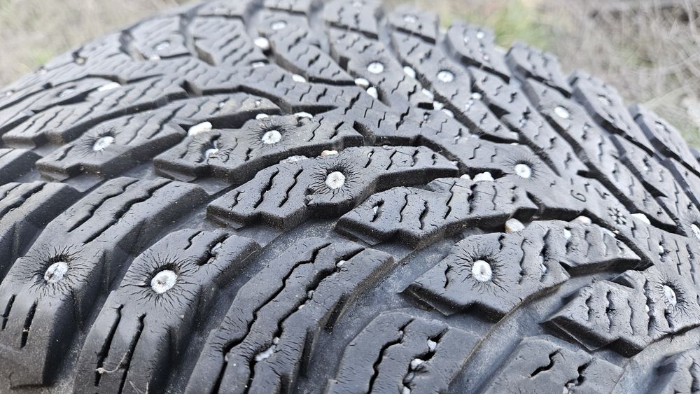 2бр гуми 225 40 18 нокиан nokian