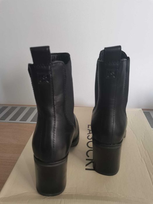 Ghete noi din piele naturala, marime 38