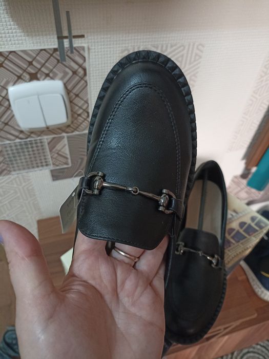 Продам лоферы новые