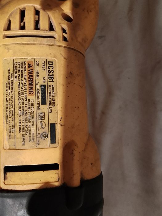 Сабельная пила дэволт