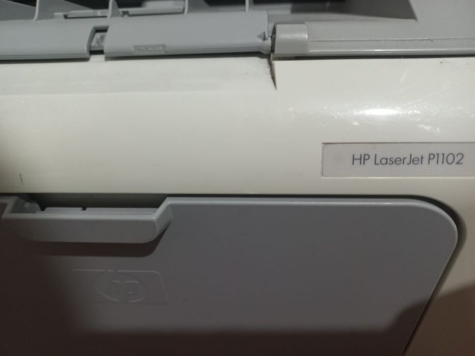 Продам принтер Hp p1102