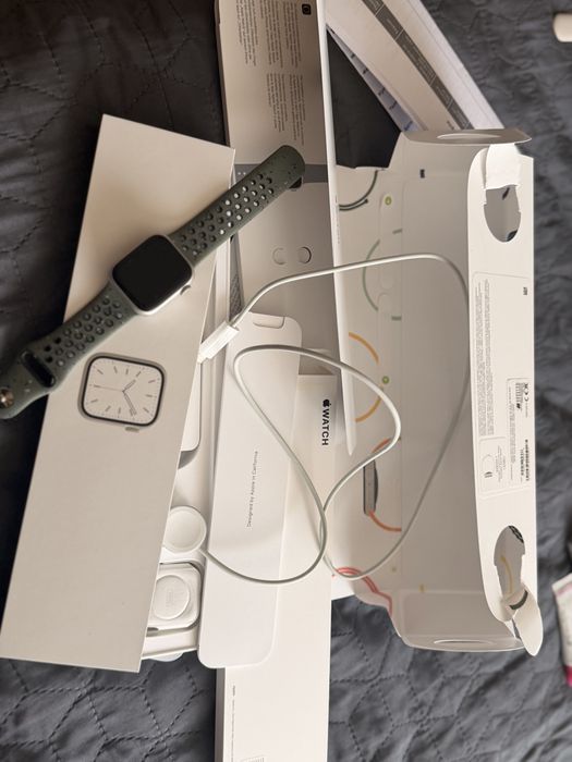 Часовник Apple Watch Series 7 Starlight Aluminum 41 мм