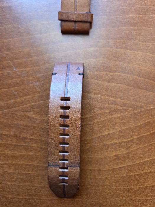 Garmin Fenix 8 51mm AMOLED Sapphire Bare Titanium Black с Chestnut кож