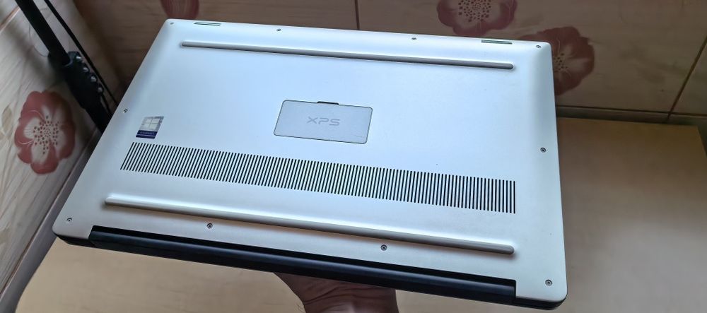 Laptop Dell XPS 9570 4K Touch__i7-8750H_1TB SSD HYNIX_16GB DDR4_Nvidia GTX 1050Ti Max-Q_Full Metal__9/10 Estetic _ 10/10 functional