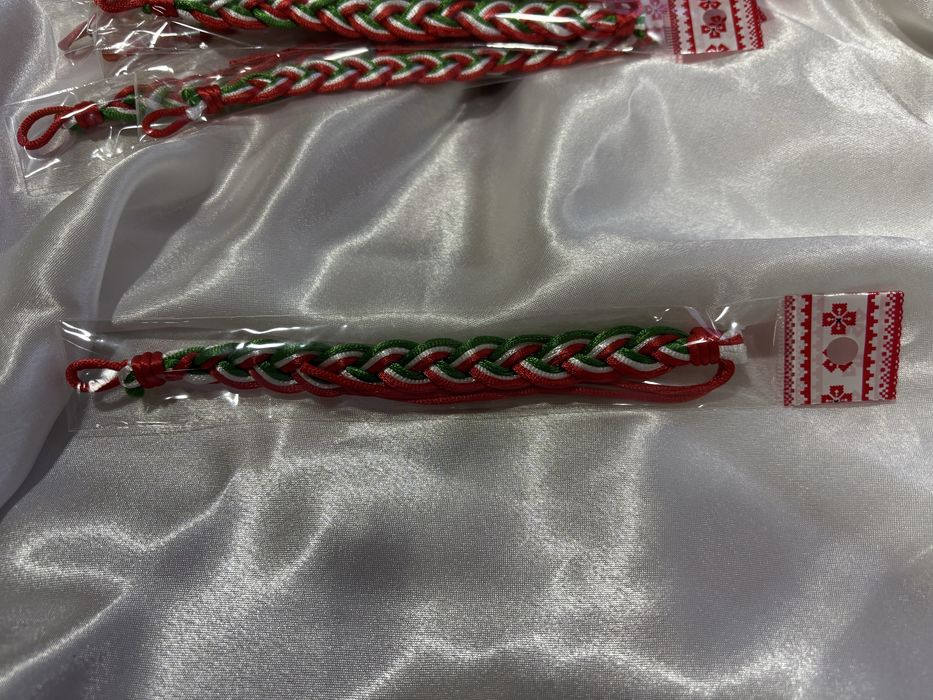 Гривна - мартеница с българското знаме