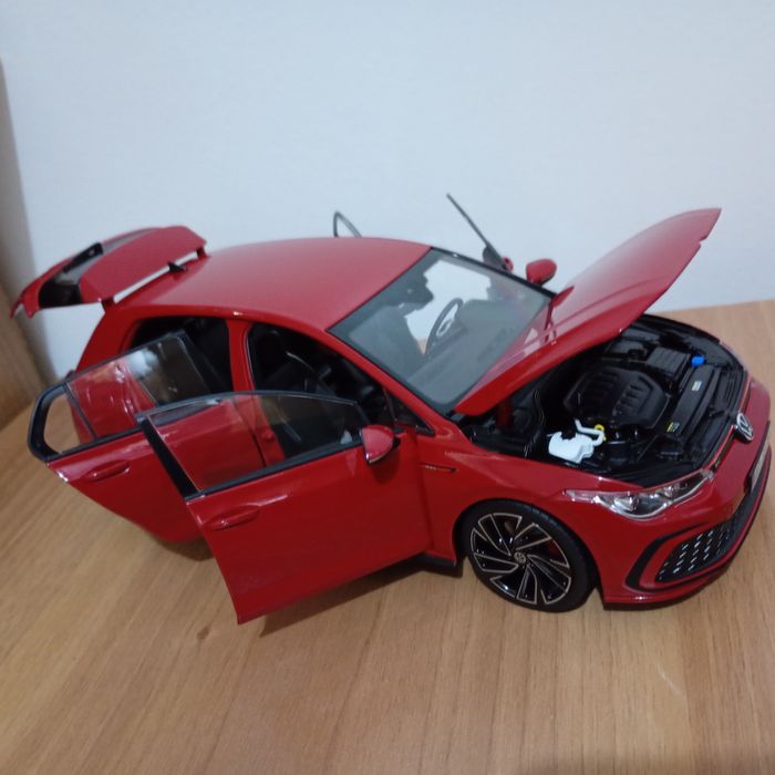 Machetă 1:18 Golf 8 gti.