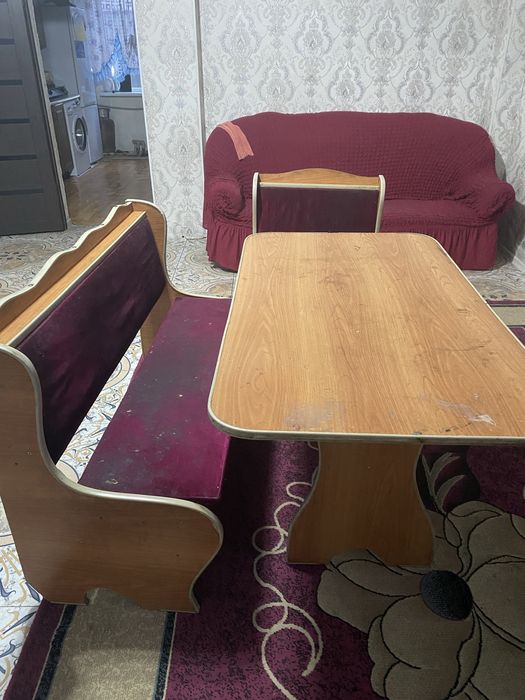 Стол со стульями