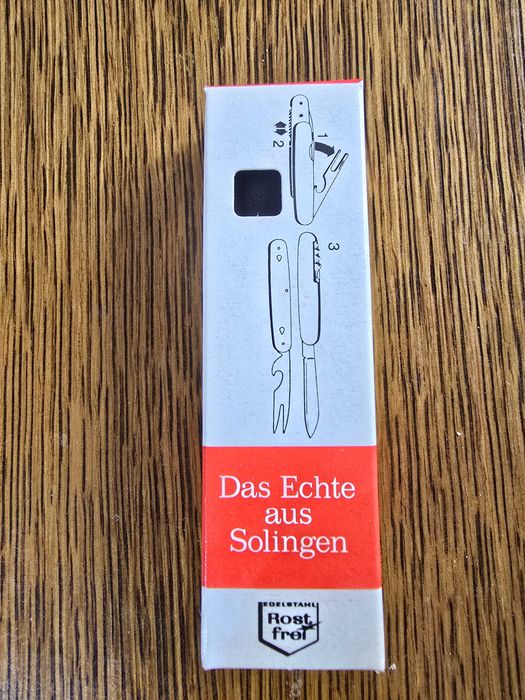 Продавам три джобни ножчета.