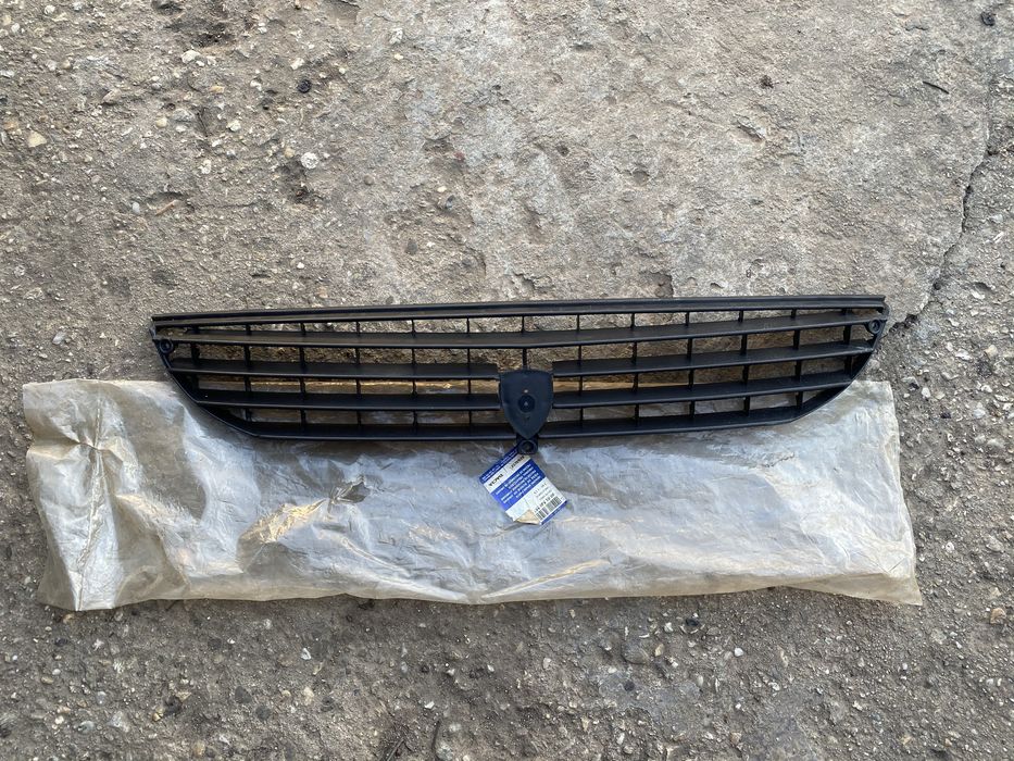 Masca Grila fata centrala Dacia 1310 si papuc CN4 noua